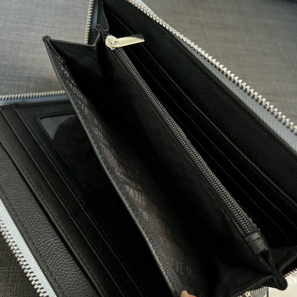 NWT STEVE MADDEN BZIPPY ZIP AROUND WALLET WRISTLET CASE - Picture 10 of 10